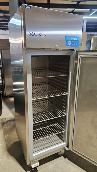 Congelador Vertical MAGNOS