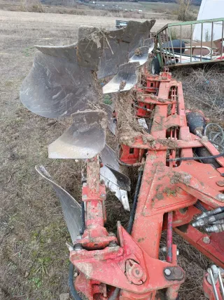 Arado cuatrisurco Gregorie Besson