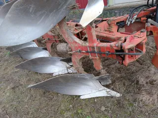 Arado cuatrisurco Gregorie Besson