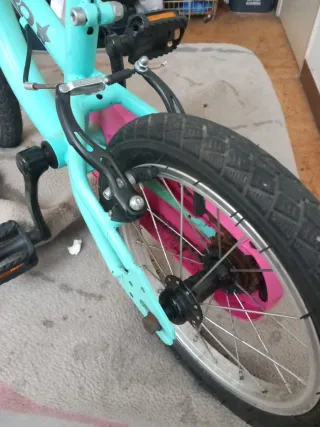 Bici infantil niña rosa y turquesa,en muy buen est