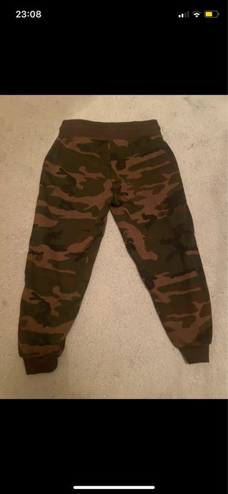 Pantalón camuflaje 3-4 años, de Primark, como nuev