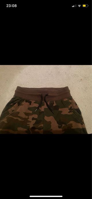 Pantalón camuflaje 3-4 años, de Primark, como nuev