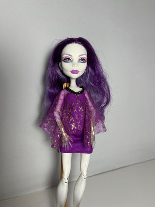 Monster High Spectra Vondergeist 13 Wishes