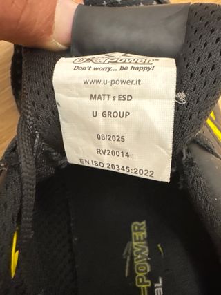 Zapatos de seguridad negros y amarillos