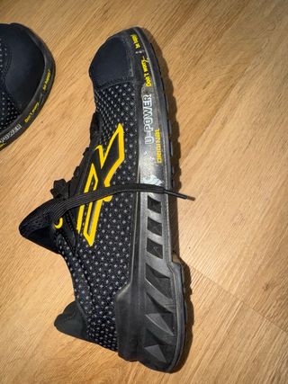 Zapatos de seguridad negros y amarillos