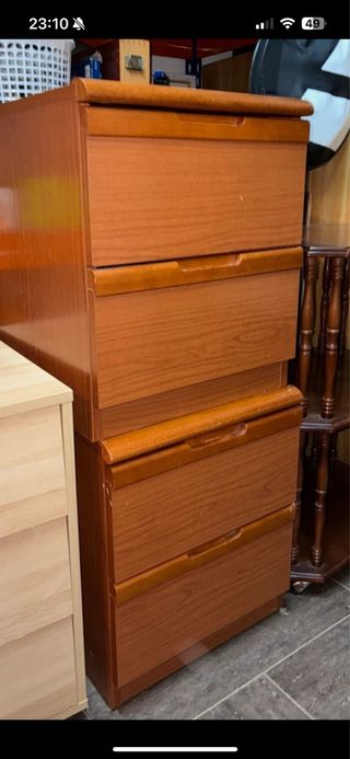 2 Mesitas de noche de madera