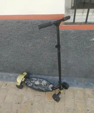 Patinete con ruedas grandes