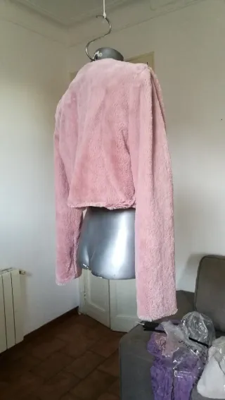 Chaqueta torera pelo rosa palo.