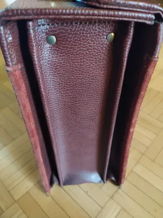 Maletín de piel marrón