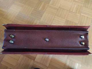 Maletín de piel marrón