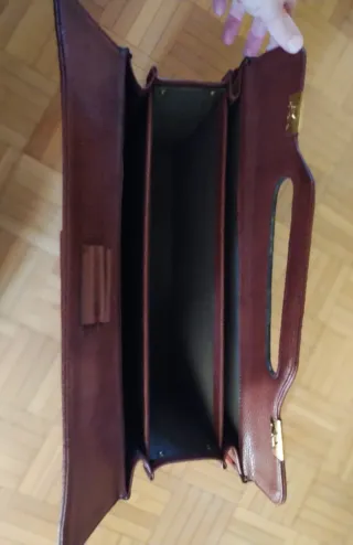 Maletín de piel marrón