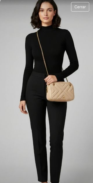 Bolso beige acolchado con cadena