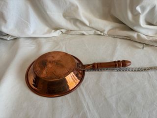 Set di padelle in rame e legno