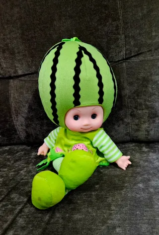 Muñeca suave musical cabeza fruta