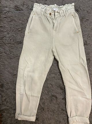 Pantalones beige abombados