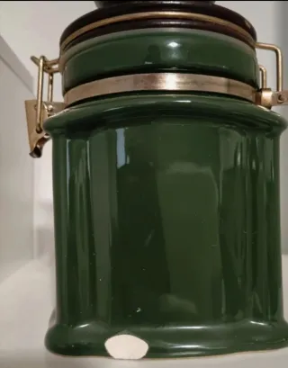 Macinacaffè vintage in metallo e legno