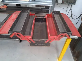 Caja de herramientas Tayg roja