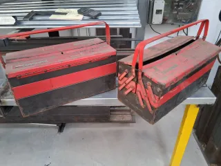 Caja de herramientas Tayg roja