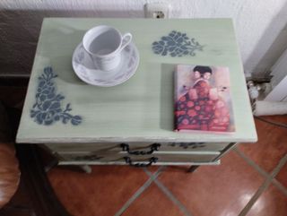 Mesa auxiliar de madera y metal