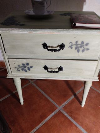 Mesa auxiliar de madera y metal