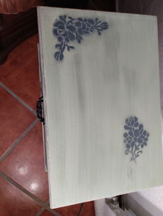 Mesa auxiliar de madera y metal