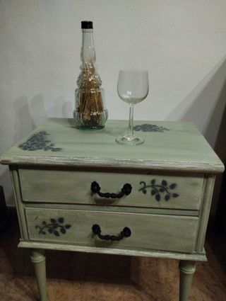 Mesa auxiliar de madera y metal