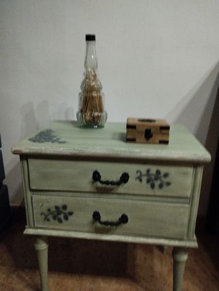 Mesa auxiliar de madera y metal