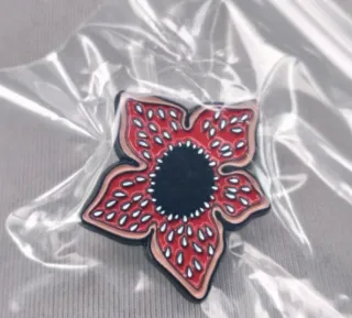 Pins Stranger Things Demogorgon y Alfabeto