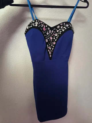 Vestido de fiesta azul con pedrería