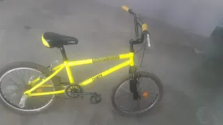 Bicicleta BMX Amarilla