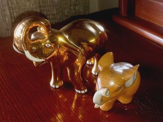 2 Elefantes decorativos em cerâmica