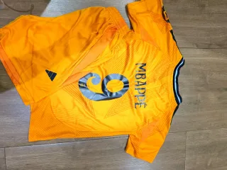 Conjunto Real Madrid Naranja Niño