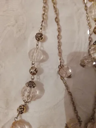Collar bolas transparentes y plateadas