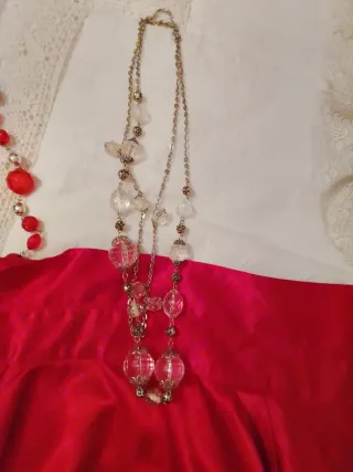 Collar bolas transparentes y plateadas