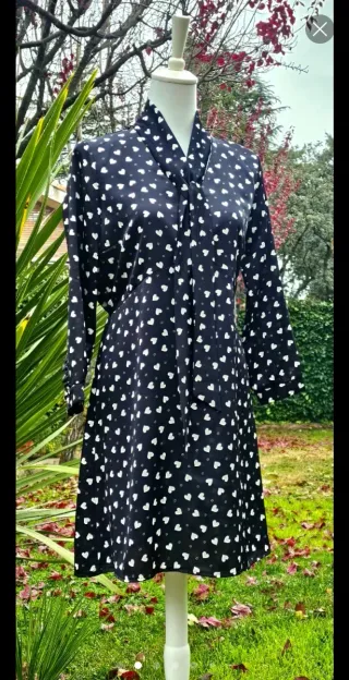 Supermono vestido con lazada corto satinado