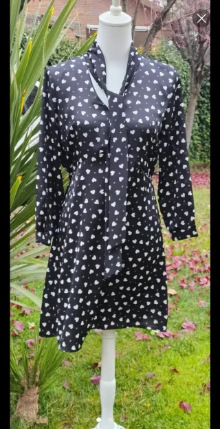 Supermono vestido con lazada corto satinado