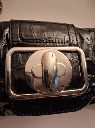 Bolso Guess Negro Piel Cocodrilo