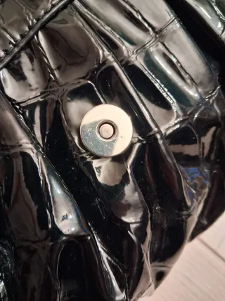 Bolso Guess Negro Piel Cocodrilo