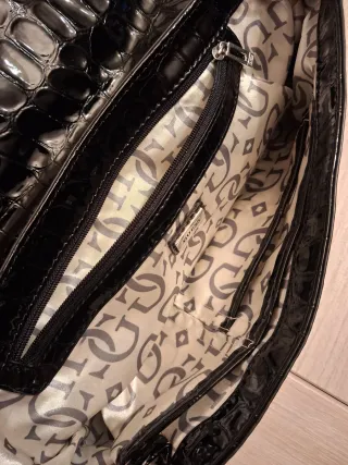 Bolso Guess Negro Piel Cocodrilo