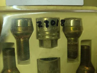 Tornillos antirrobo llantas McGard 14×1.5 – NUEVOS