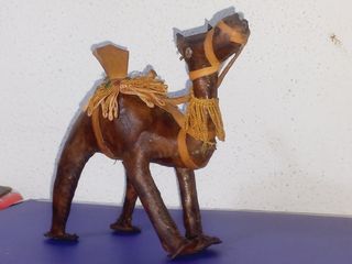 Estatueta de camelo em couro Marrocos Anos 80