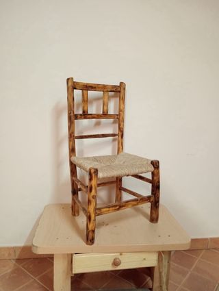 Conjunto Muebles Mimbre: Sillón y Taburetes