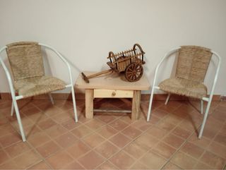 Conjunto Muebles Mimbre: Sillón y Taburetes