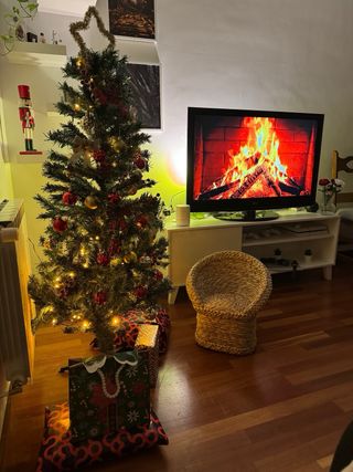 Conjunto Muebles Mimbre: Sillón y Taburetes