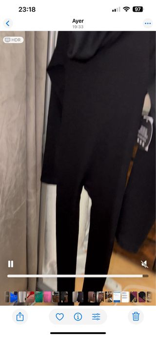 Mono beige de punto con cordones