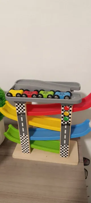 Pista de coches de madera