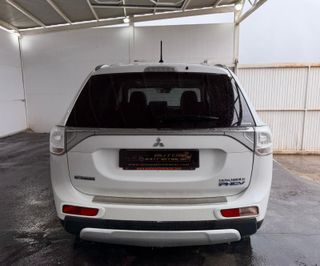 MITSUBISHI OUTLANDER 2.0PHEV 4WD PLUG-IN HYBRID EV