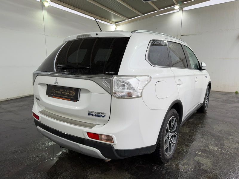 Mitsubishi Outlander 2015, foto 9