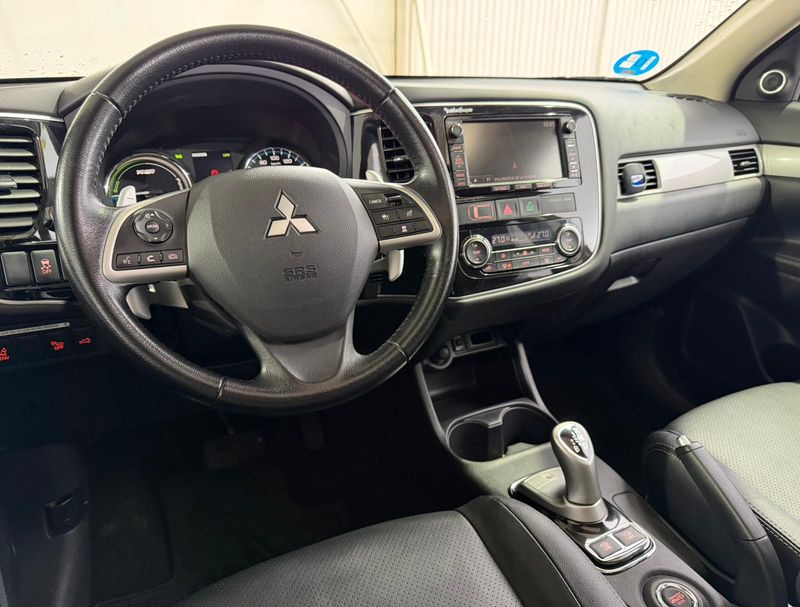 Mitsubishi Outlander 2015, foto 12