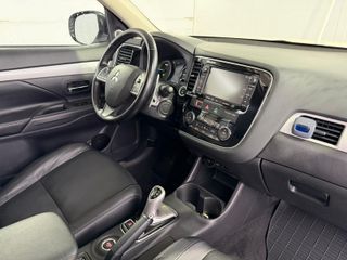 MITSUBISHI OUTLANDER 2.0PHEV 4WD PLUG-IN HYBRID EV